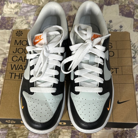 4.5 Y/Womens 6  Nike Dunk Low - Picture 4 of 6